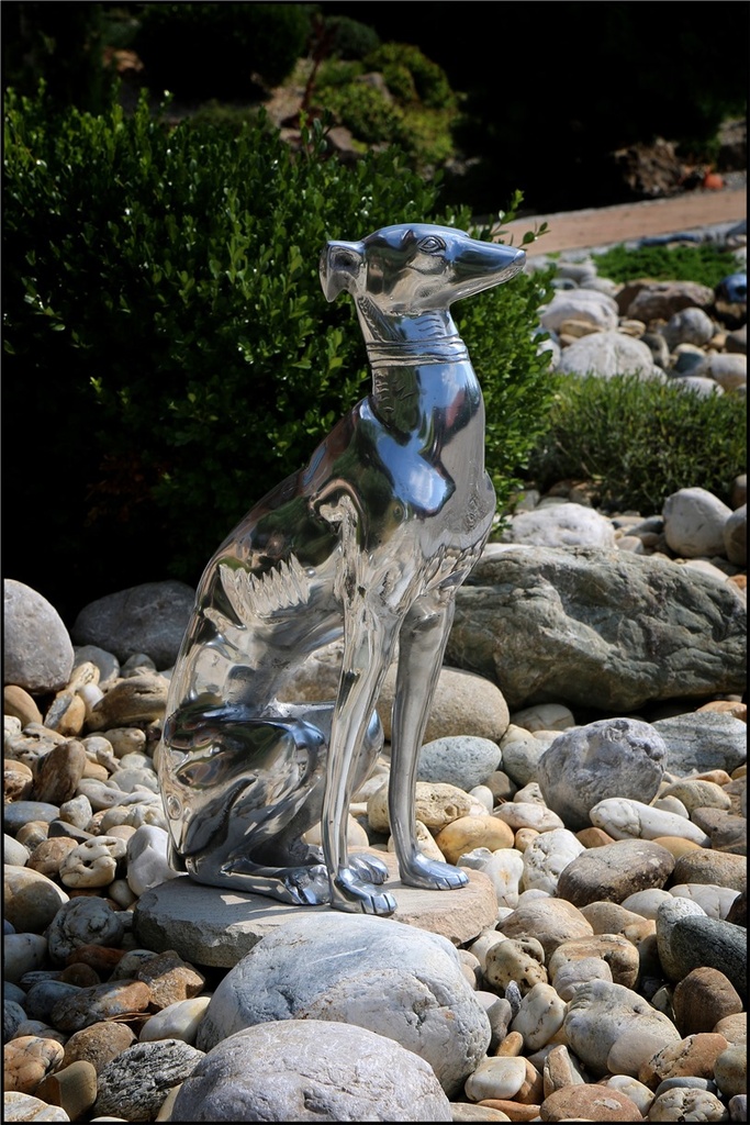 Sitting Sighthound Skulptur Aluminium