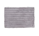 Kuscheldecken mit längerem Flor in breiter Rippstruktur in den Farben Grau, Taupe und Creme liegend, mit einer Ecke aufgeschlagen, die die glatte Unterseite zeigt.