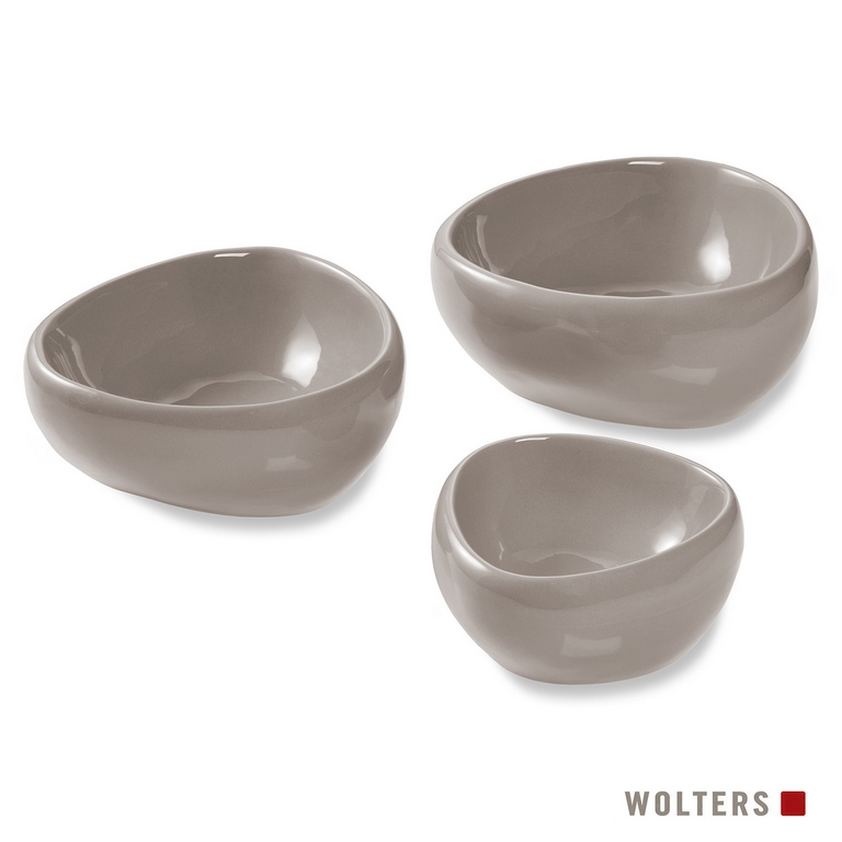 Beigebraune Keramikhundenäpfe in drei Größen in Dreiecksform mit runden Ecken