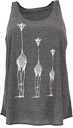 Frau in rotem, leichtem Tanktop mit Druck dreier Giraffen