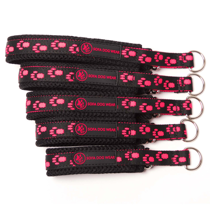 schwarze Zugstopphalsbänder mit Pfotenabdruck in verschiedenen Neonfarben