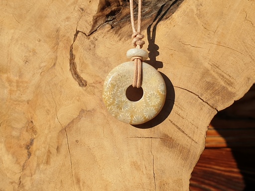 [RLE-9587] Versteinerte Koralle Donut Lederkette